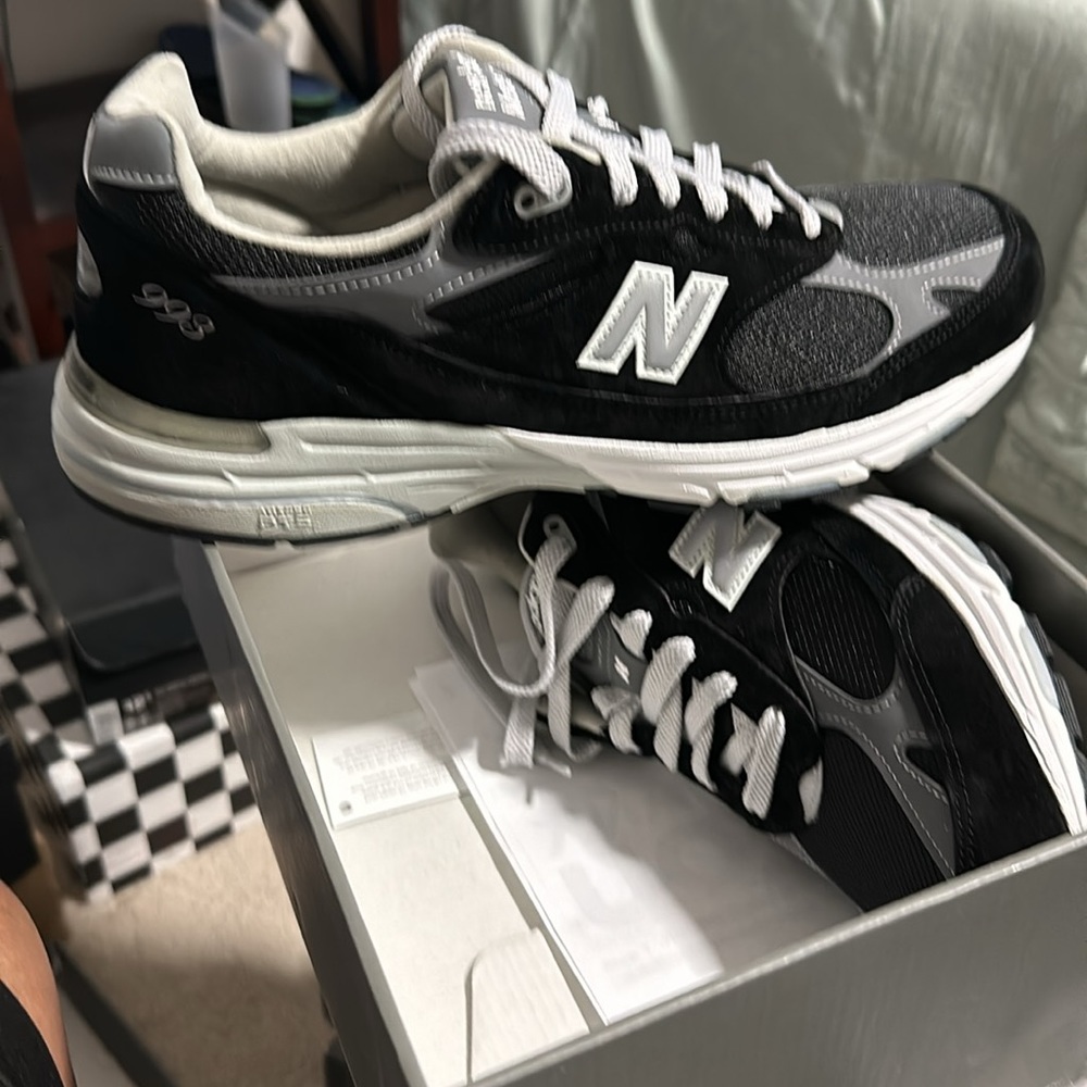 993 brand new 12 1/2 mens size